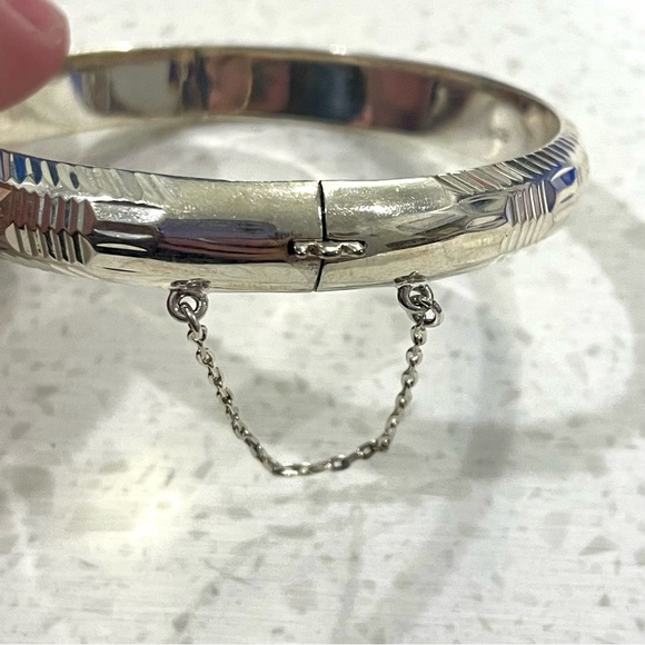 Sterling Silver Vintage Etched Geometric Hinged Bangle Bracelet Signed THAI IBB - Picture 5 of 10